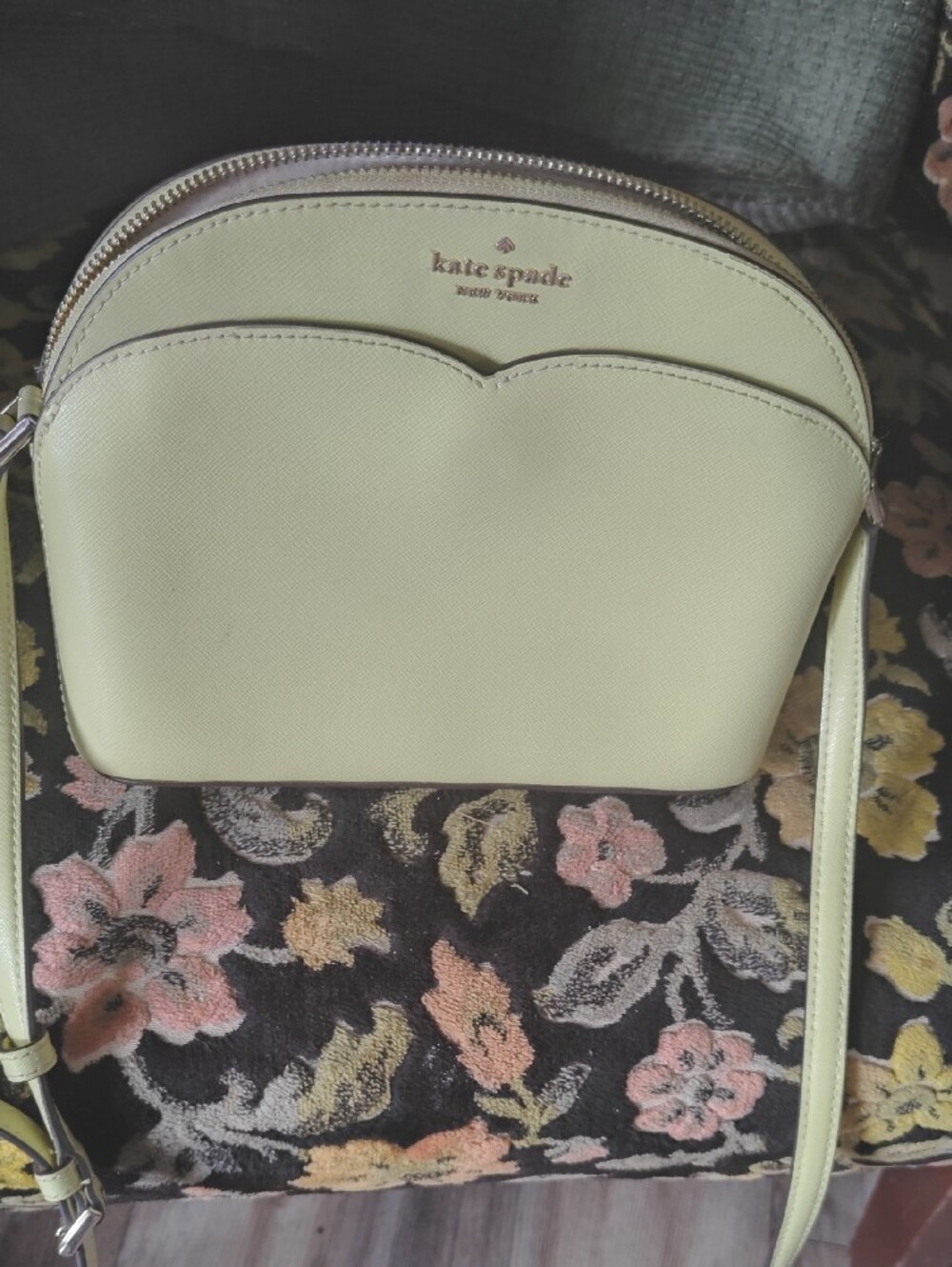 kate spade yellow logo interior tag with cream lining - Picture 5 of 5